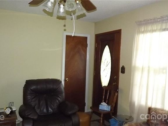 4th image of 411 W Miller St