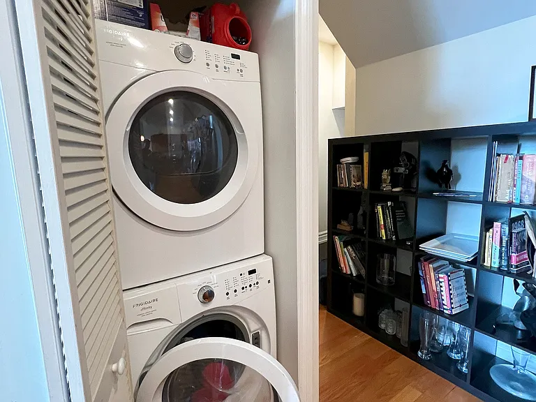 1470 W Carmen Ave #104 — Photo 2