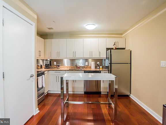 4th image of 219 S 18th St #626