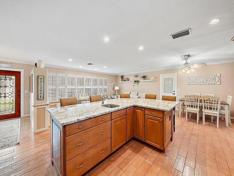 7424 Venetian Way — Photo 27