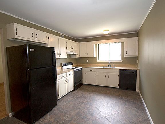 Eat-in-Kitchen 17'x110'