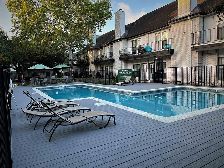 1307 Kinney Ave #120 — Photo 34