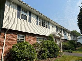 25 College St APT 2, Clinton, CT 06413