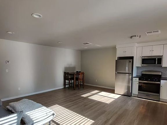 5th image of 3700 Island Ave #1
