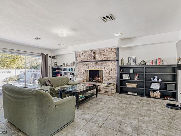 5th image of 912 Ironwood Dr
