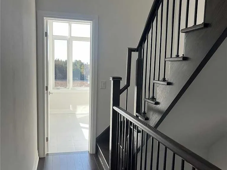 563 New England Ct W — Photo 16