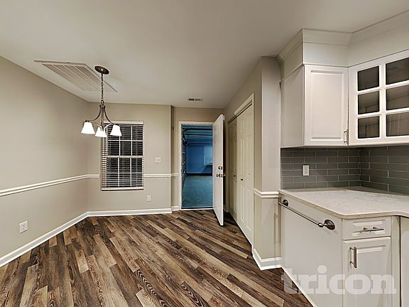 3rd image of 254 Riverrun Dr