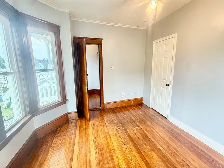 212 Welles Street — Photo 16