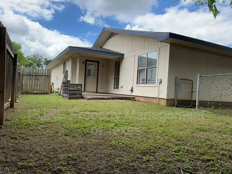 604 Country Aire Dr #B — Photo 27