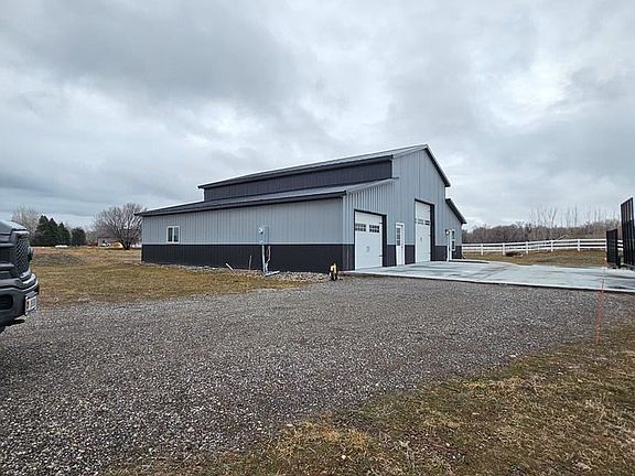 3rd image of 4424 E 375 N