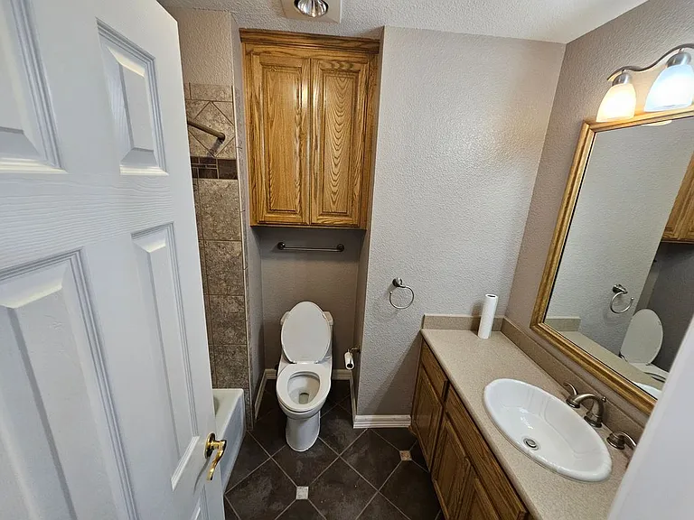 405 Atkerson Ln — Photo 17