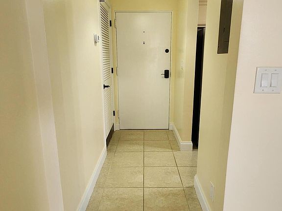 3rd image of 105 S Riverside Dr APT 204