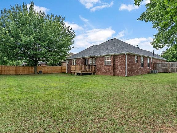 3rd image of 101 Fox Run Cir