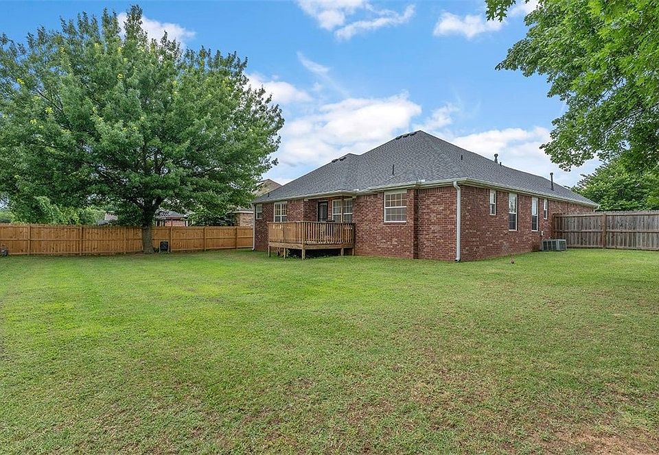 1st image of 101 Fox Run Cir