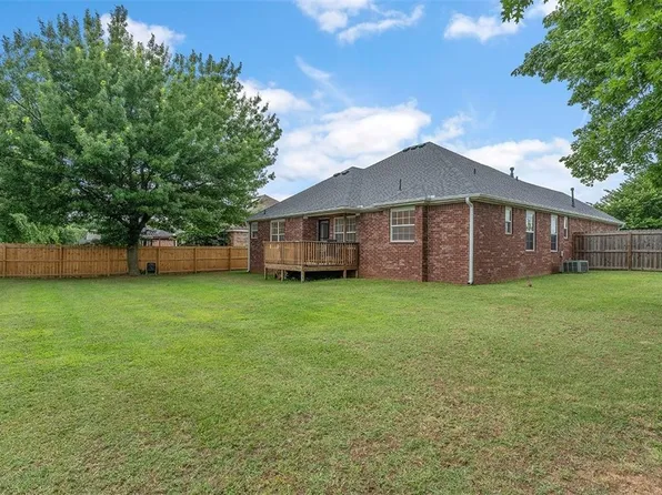 101 Fox Run Cir, Centerton, AR 72719