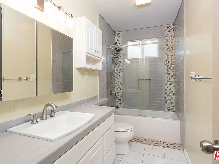 8335 W Manchester Ave #B — Photo 22