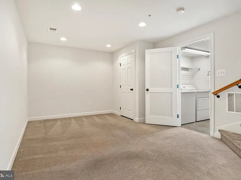 300 Dixon St #308 — Photo 27