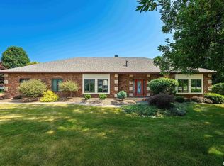 3035 Quail Ridge Rd, Bettendorf, IA 52722