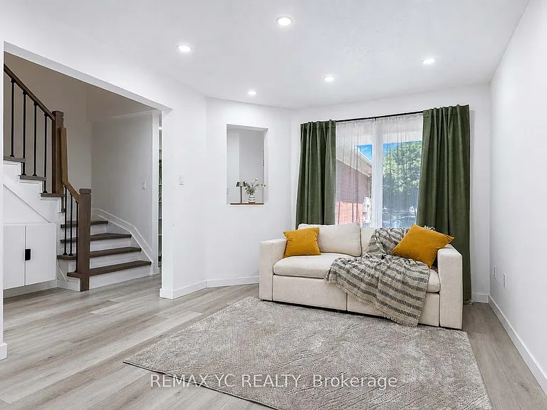 38 Pickett Cres — Photo 4