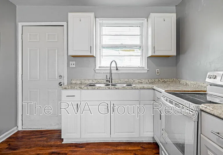 1528 Lincoln St — Photo 13