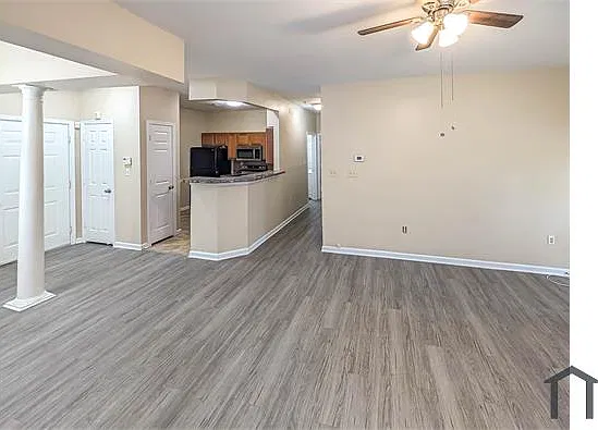 2 bed, 1039 sqft, $1,857 — Photo 4