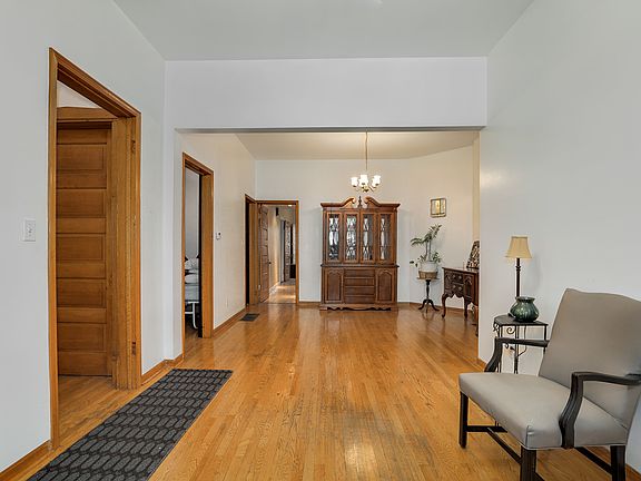 5th image of 3443 N Marshfield Ave