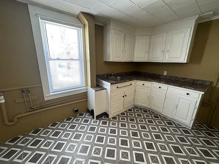 6 Walcott St #1R — Photo 3