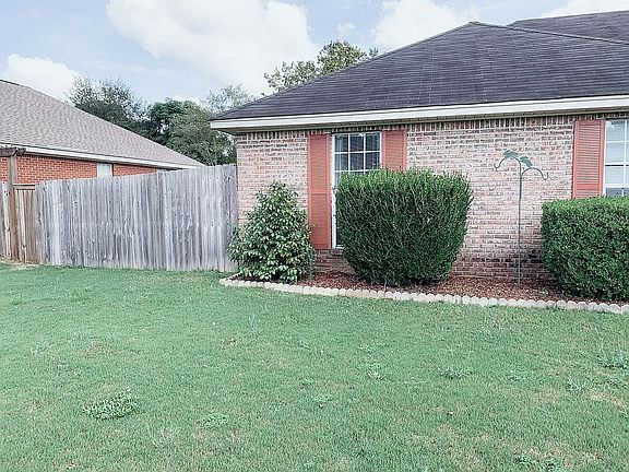 4th image of 102 Cardinal Ct