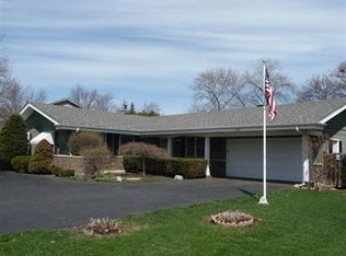 1347 White Mountain Dr, Northbrook, IL