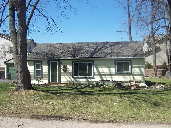 447 Sparks Ln, Walled Lake, MI 48390