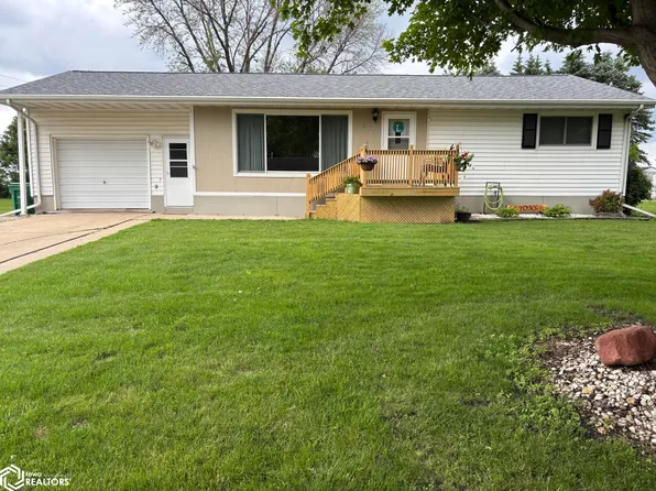 302 E 6th St, Kanawha, IA 50447
