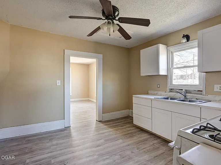 1417 W A St — Photo 12