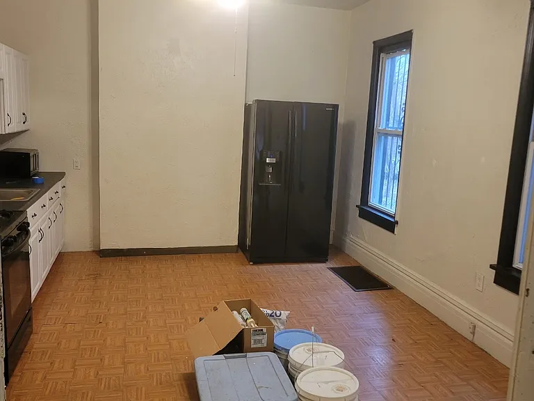 824 Farragut St #1F — Photo 2