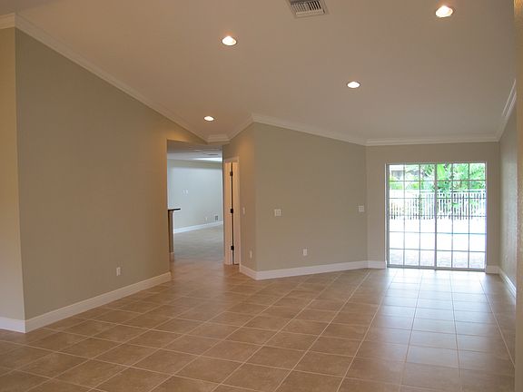 3rd image of 4906 SW 25th Pl