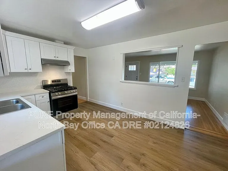 1521 E Madison St — Photo 6