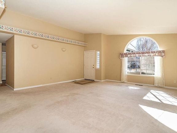 2nd image of 1064 Wisteria Dr