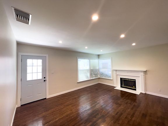 5th image of 14156 Friar St