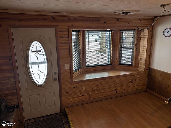 2nd image of 710 Lakeshore Dr