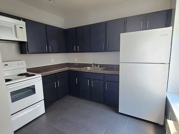 3rd image of 1069 Teller Ave #1C
