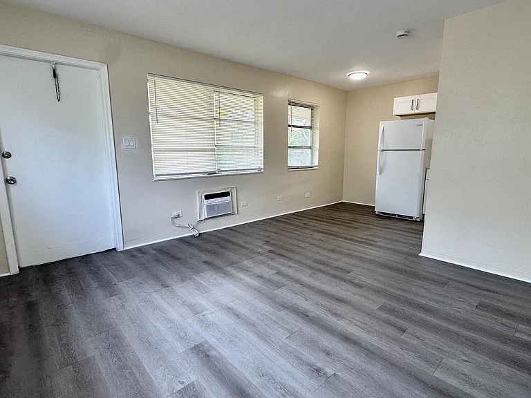 417 SE 12th Ct #8 — Photo 3