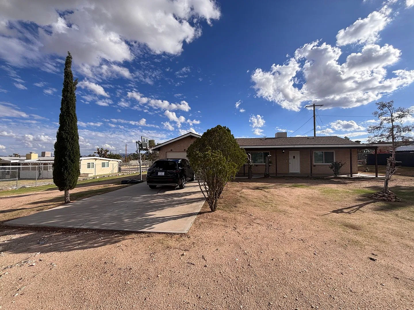 Newly remolded 3 bedroom 2 bathroom house on the mesa — Photo 1