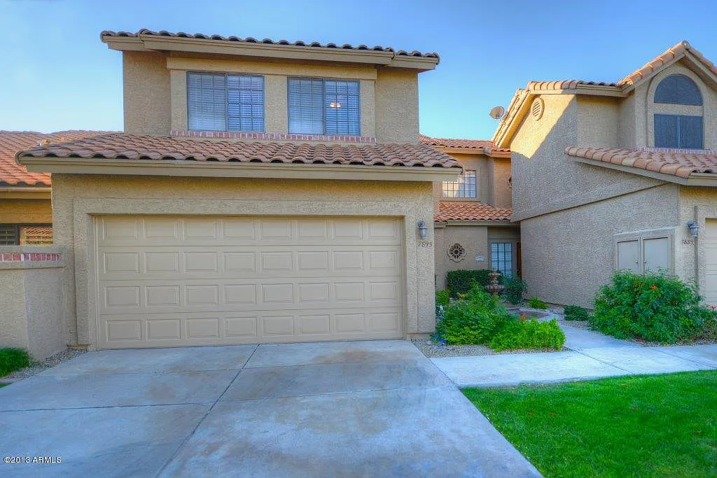 3 bed, 2.5 bath, 1640 sqft, $2,600 — Photo 3