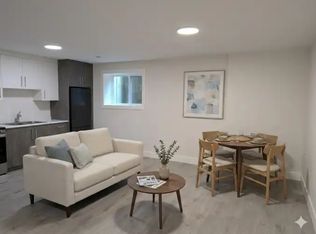 4935 Cedarcrest Ave #1A, North Vancouver, BC