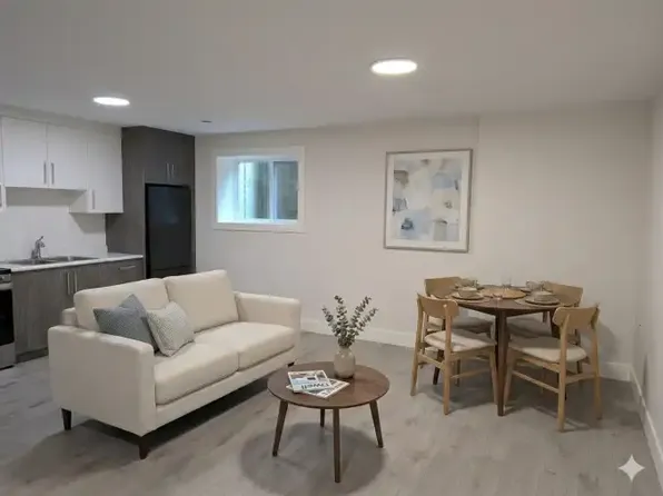 4935 Cedarcrest Ave #1A, North Vancouver, BC V7R 3R7