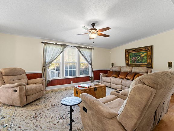 5th image of 115 Royal Oak Road NW