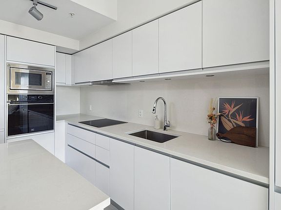 4th image of 180 E 2nd Ave #611