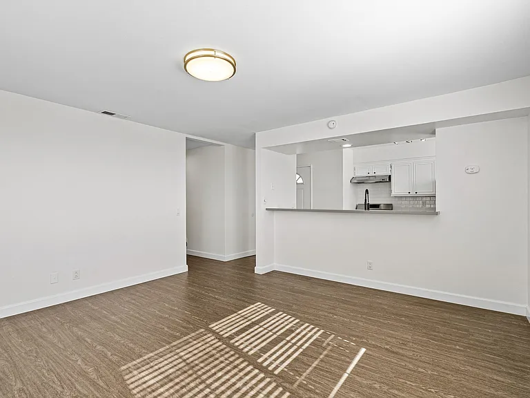 Summer House Apartments — Photo 24