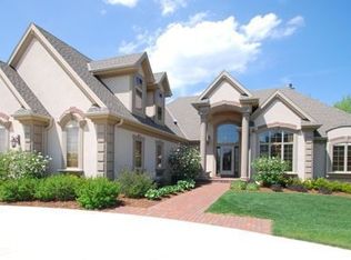 N55W21724 Adamdale Dr, Menomonee Falls, WI 53051