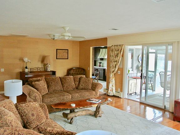 4th image of 30 Seaside Ave