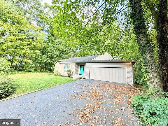 2nd image of 1384 Jessica Dr